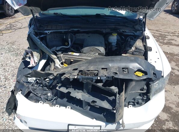 1C6RR7KG8JS129889 2018 RAM 1500 Белый Вид сзади