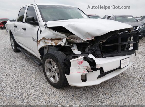 1C6RR7KG8JS129889 2018 RAM 1500 Белый Передняя правая четверть