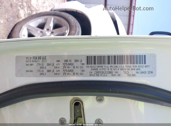1C6RR7KG8JS129889 2018 RAM 1500 Белый Вид подкапотного пространства
