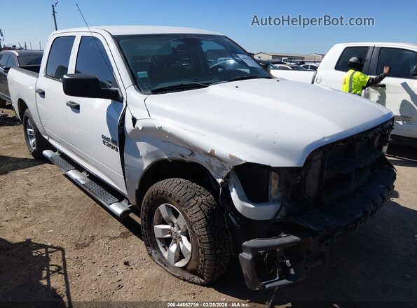 1C6RR7KG8JS254696 2018 RAM 1500 Белый Передняя правая четверть