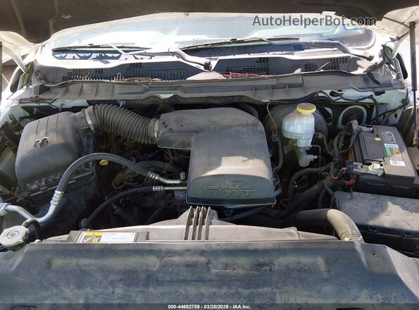 1C6RR7KG8JS254696 2018 RAM 1500 Белый Вид сзади