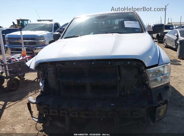 1C6RR7KG8JS254696 2018 RAM 1500 Белый Вид щитка приборов