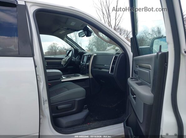 1C6RR7LT2GS166473 2016 RAM 1500 White Widok wnętrza z przodu