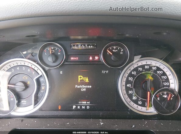 1C6RR7TT4JS164425 2018 RAM 1500 White Widok tylnych siedzeń