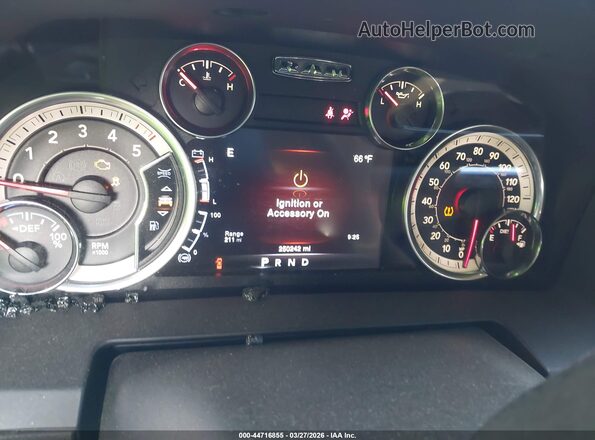 1C6RR7VM0GS296127 2016 RAM 1500 Красный Вид задних сидений