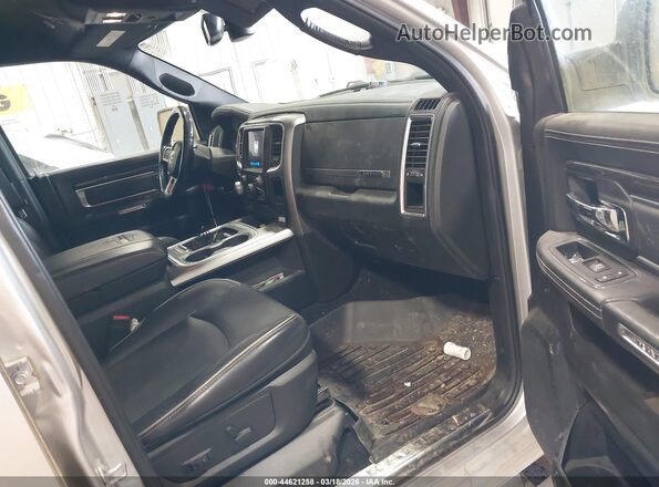 1C6RR7WT5JS204796 2018 RAM 1500 Gray Vista interior delantera
