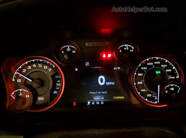 1C6RR7YT3GS102158 2016 RAM 1500 Угольный Вид щитка приборов