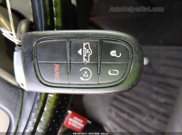 1C6RR7YT4JS116741 2018 RAM 1500 White Առջևի վահանակի տեսք
