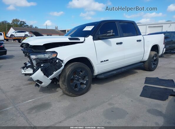 1C6RREFP3SN647729 2025 RAM 1500 Белый Передняя левая четверть