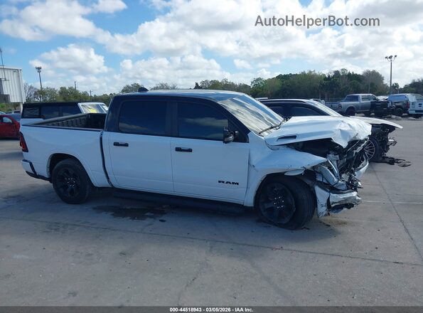1C6RREFP3SN647729 2025 RAM 1500 Белый Вид задней части салона