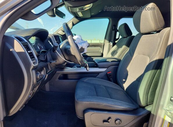 1C6RREFT1MN794681 2021 RAM 1500 Silver Vista interior delantera