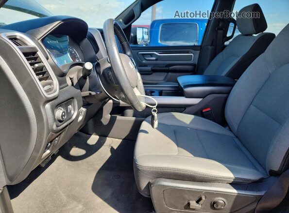 1C6RREFT6NN201253 2022 RAM 1500 Blue Widok wnętrza z przodu