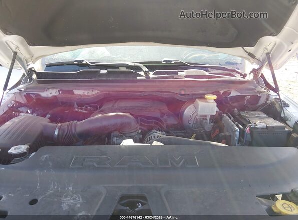 1C6RRERT3KN683414 2019 RAM 1500 Белый Вид сзади