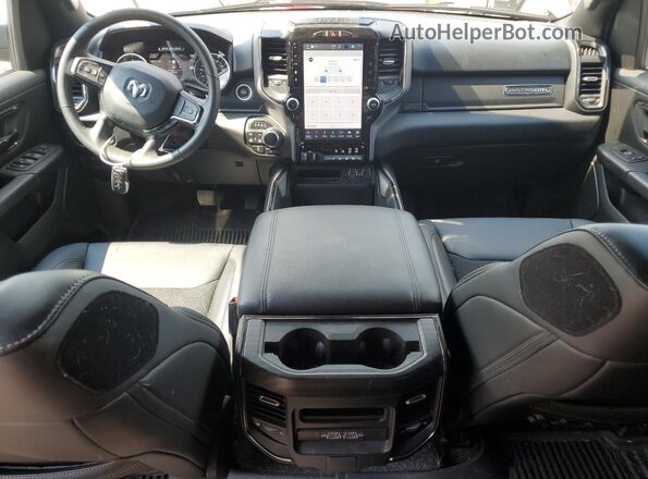 1C6SRFFT2RN170256 2024 RAM 1500 Silver Vista del salpicadero
