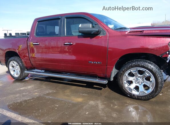 1C6SRFFT7KN533236 2019 RAM 1500 Красный Вид задней части салона