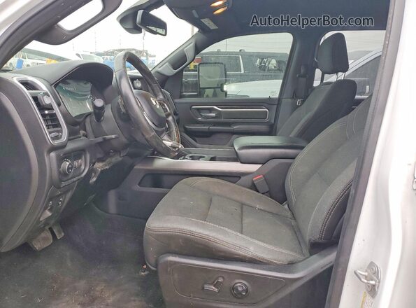 1C6SRFFT7KN726826 2019 RAM 1500 Белый Вид салона спереди