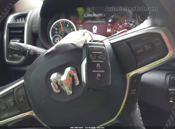 1C6SRFJM5MN739156 2021 RAM 1500 Темно-бордовый Вид панели приборов