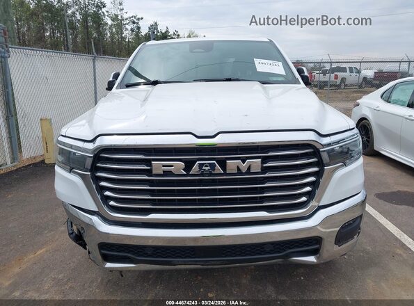 1C6SRFJP4TN259215 2026 RAM 1500 White Widok wnętrza z tyłu