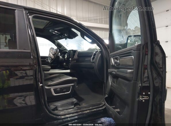 1C6SRFJT0RN179917 2024 RAM 1500 Черный Вид салона спереди