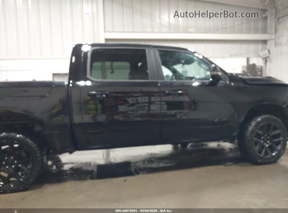 1C6SRFJT0RN179917 2024 RAM 1500 Черный Вид задней части салона