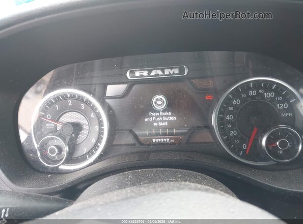 1C6SRFJT2RN108976 2024 RAM 1500 Бежевый Вид задних сидений