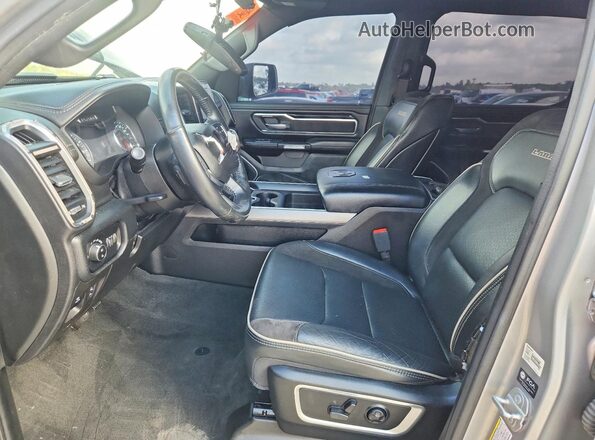 1C6SRFJT7MN650504 2021 RAM 1500 Silver Widok wnętrza z przodu