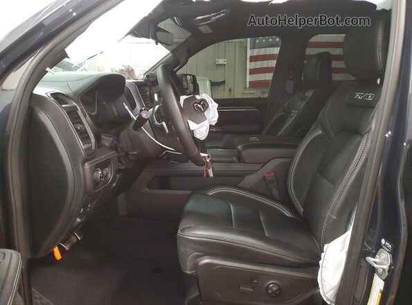 1C6SRFUP8TN176026 2026 RAM 1500 Угольный Вид салона спереди