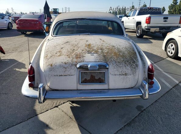 1D75724BW 1965 JAGUAR X400 White Rear view