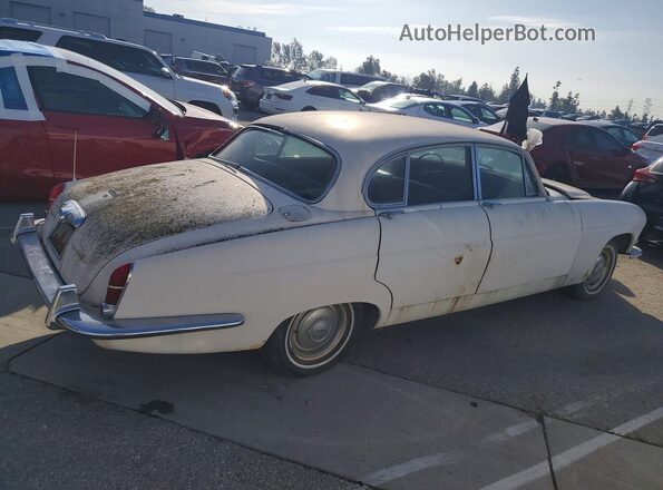 1D75724BW 1965 JAGUAR X400 White Rear right