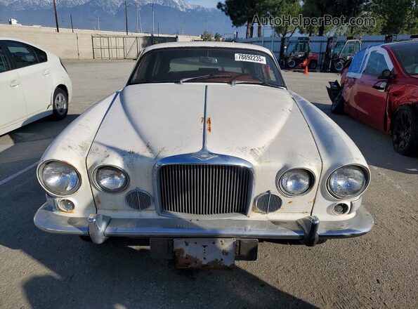 1D75724BW 1965 JAGUAR X400 White Front view