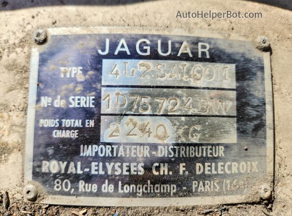 1D75724BW 1965 JAGUAR X400 White Engine compartment view
