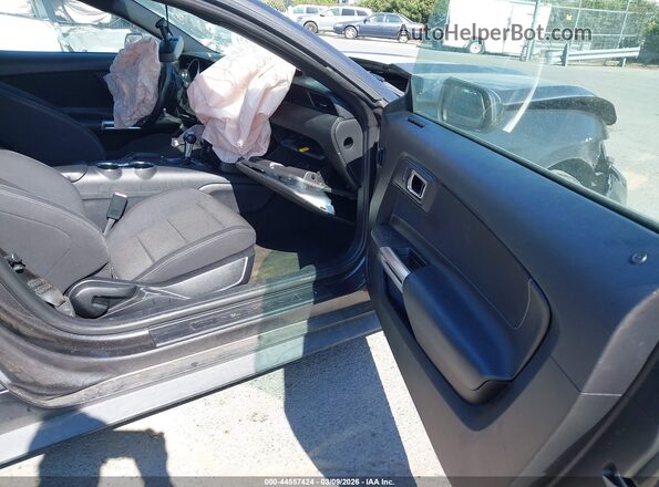 1FA6P8AM0H5339495 2017 FORD MUSTANG Серый Вид салона спереди