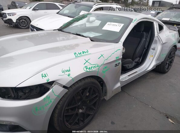 1FA6P8AM1G5221017 2016 FORD MUSTANG Серебряный Вид спереди