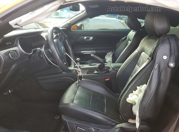 1FA6P8CF1J5100462 2018 FORD MUSTANG Оранжевый Вид салона спереди