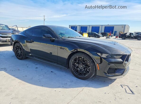 1FA6P8CF3R5430003 2024 FORD MUSTANG Черный Передняя правая четверть
