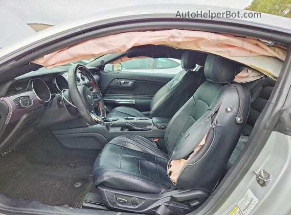 1FA6P8TH0G5210932 2016 FORD MUSTANG Серебряный Вид салона спереди