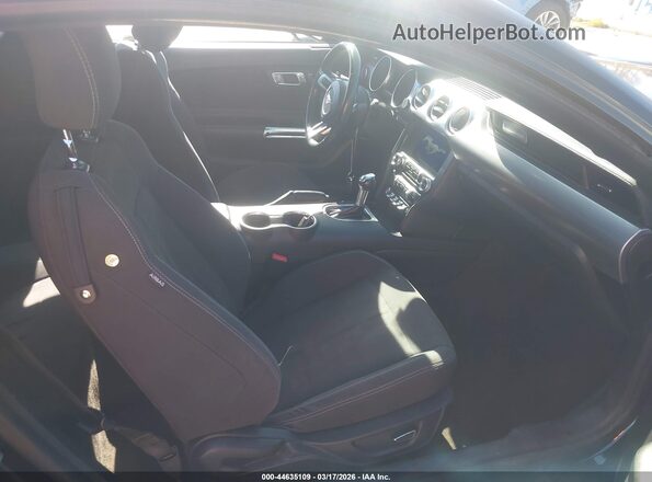 1FA6P8TH1J5163840 2018 FORD MUSTANG Черный Вид салона спереди
