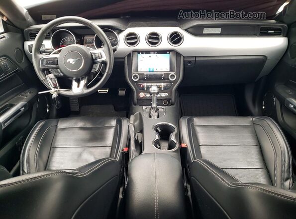 1FA6P8TH4H5247015 2017 FORD MUSTANG Серебряный Вид панели приборов