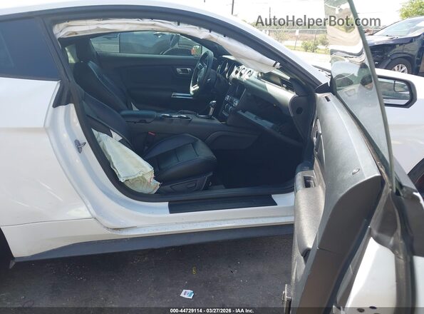 1FA6P8TH6L5114765 2020 FORD MUSTANG White Widok wnętrza z przodu