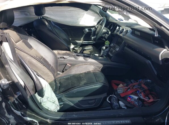 1FA6P8THXP5109302 2023 FORD MUSTANG Черный Вид салона спереди