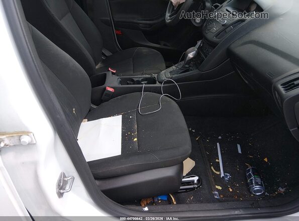 1FADP3E23GL399591 2016 FORD FOCUS White Widok wnętrza z przodu
