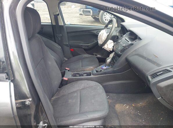 1FADP3E24GL256410 2016 FORD FOCUS Черный Вид салона спереди