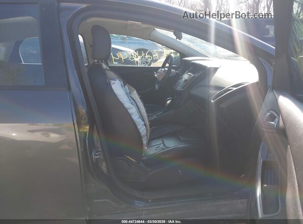 1FADP3F21GL290691 2016 FORD FOCUS Серый Вид салона спереди