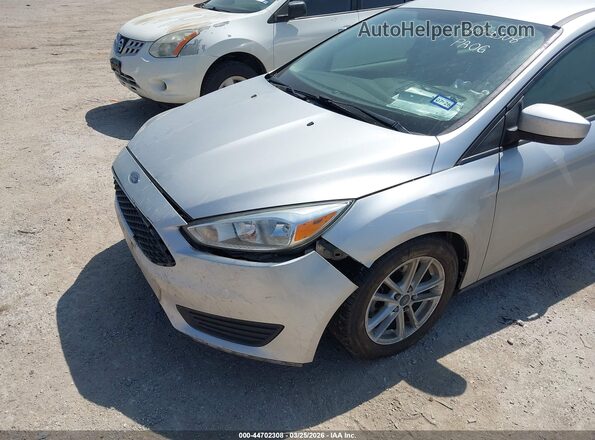 1FADP3F21JL269010 2018 FORD FOCUS Silver Widok z przodu