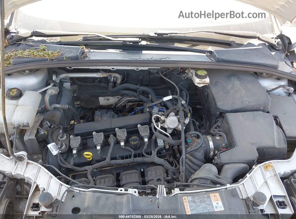 1FADP3F21JL269010 2018 FORD FOCUS Silver Widok z tyłu