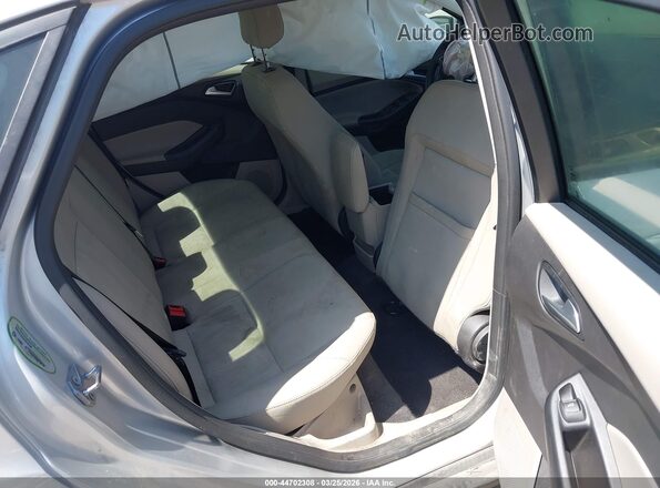 1FADP3F21JL269010 2018 FORD FOCUS Silver Widok naklejki z numerem VIN