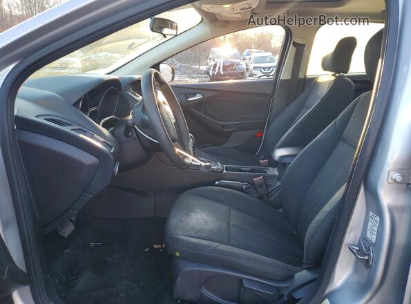 1FADP3F26GL216649 2016 FORD FOCUS Серебряный Вид салона спереди