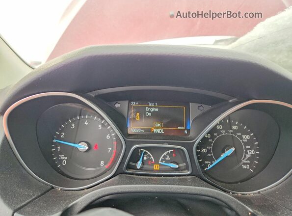 1FADP3F2XHL231091 2017 FORD FOCUS Красный Вид щитка приборов