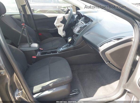 1FADP3FE6HL324555 2017 FORD FOCUS Серый Вид салона спереди