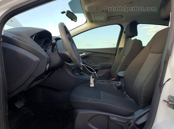 1FADP3FE7HL276502 2017 FORD FOCUS Белый Вид салона спереди